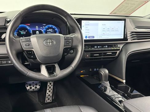 Used 2025 Toyota Camry XSE FWD image 36