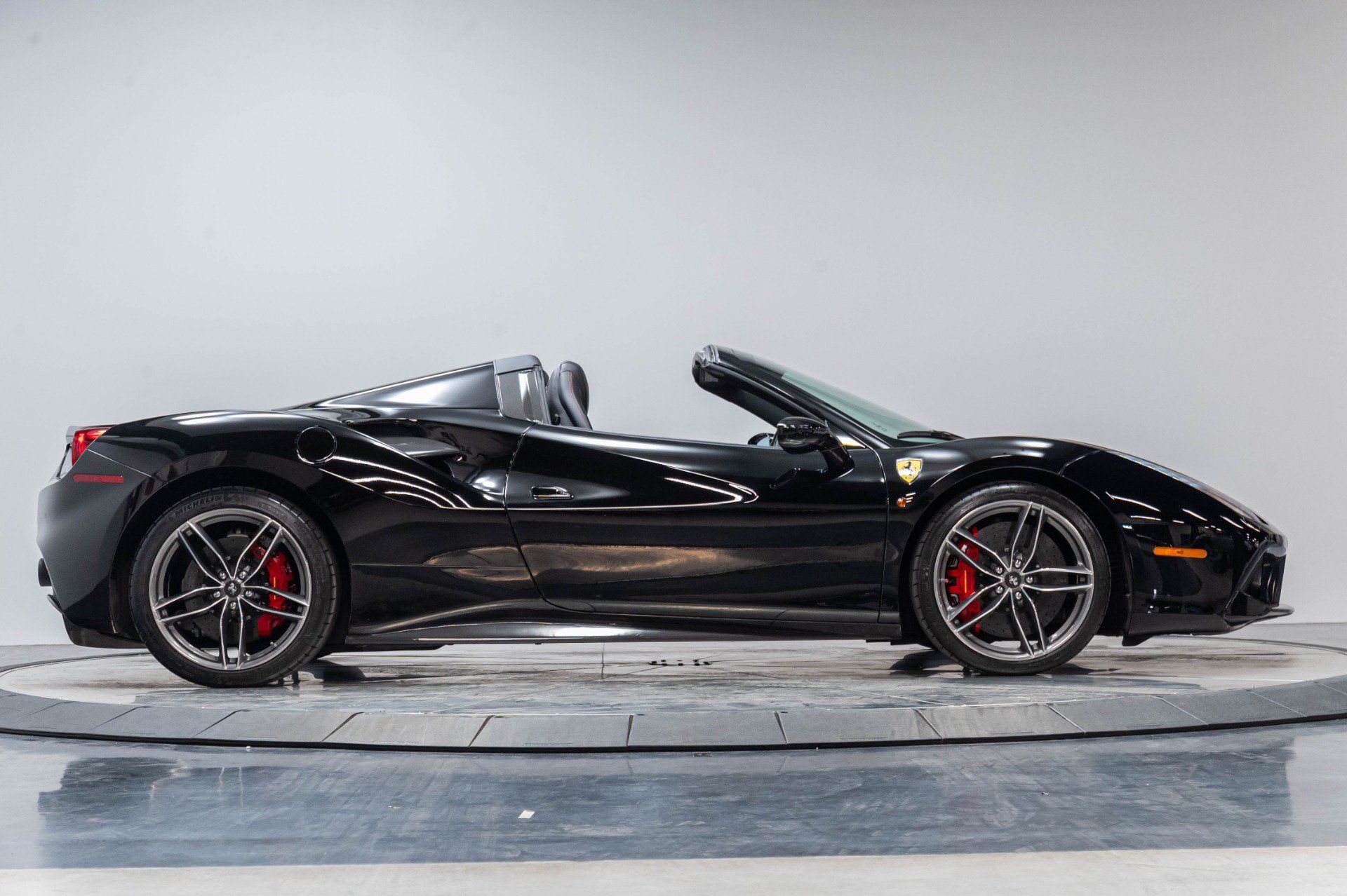 Used 2016 Ferrari 488 Spider RWD image 21