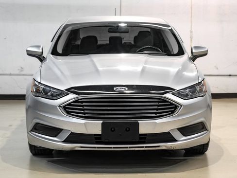 Used 2017 Ford Fusion SE FWD image 4