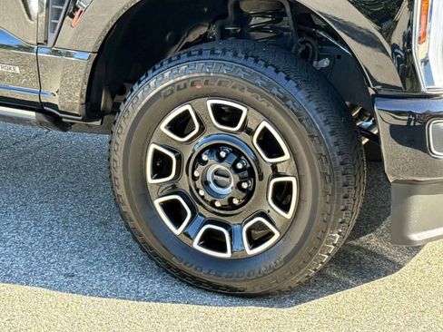 Used 2025 Ford F250 Platinum w/ FX4 Off-Road Package image 7