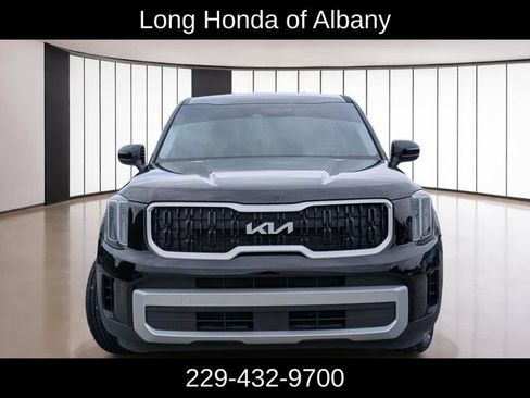 Used 2023 Kia Telluride LX AWD/4WD image 2
