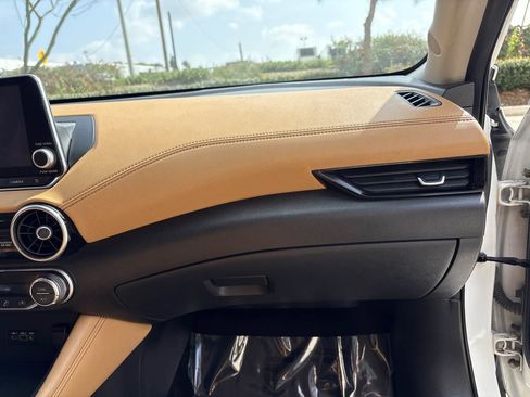 Used 2021 Nissan Sentra SV w/ SV Premium Package image 18