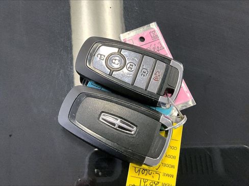 Used 2021 Lincoln Corsair AWD w/ Premium Package image 9