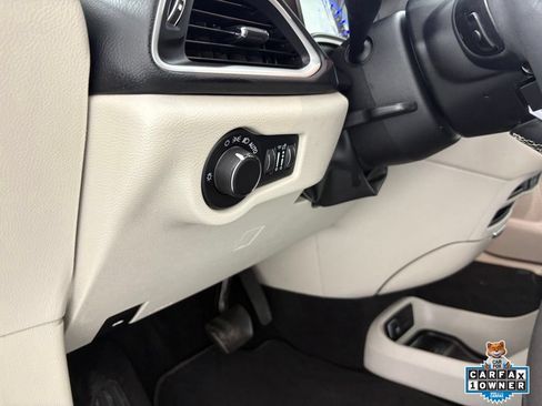 Used 2023 Chrysler Voyager LX FWD image 16