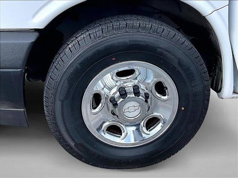Used 2018 Chevrolet Express 2500 RWD image 10