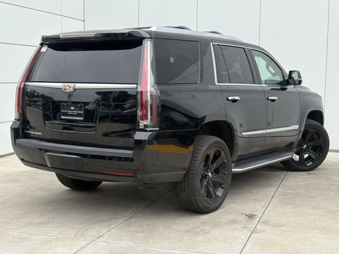 Used 2018 Cadillac Escalade Luxury image 7