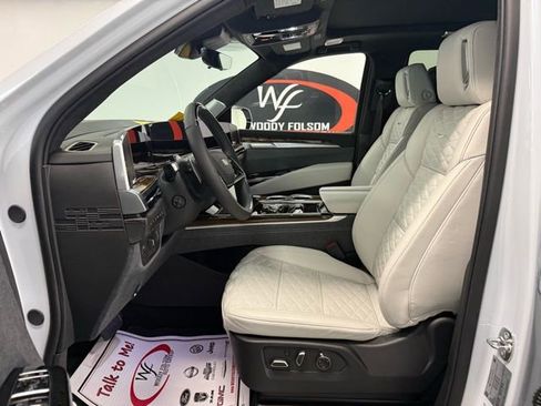 Used 2026 Cadillac Escalade Platinum Sport image 8