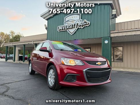 Used 2018 Chevrolet Sonic LT w/ Convenience Package FWD image 1