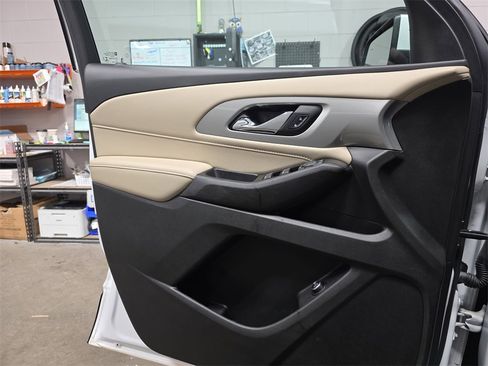 Used 2022 Chevrolet Traverse LT image 27