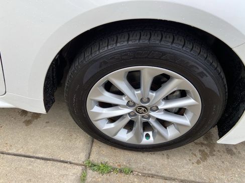 Used 2021 Toyota Corolla LE w/ LE Convenience Package image 32