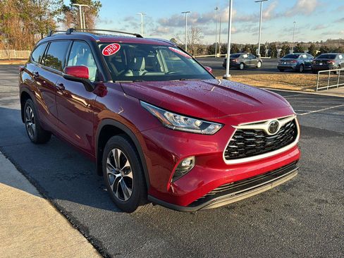 Certified 2020 Toyota Highlander XLE image 6