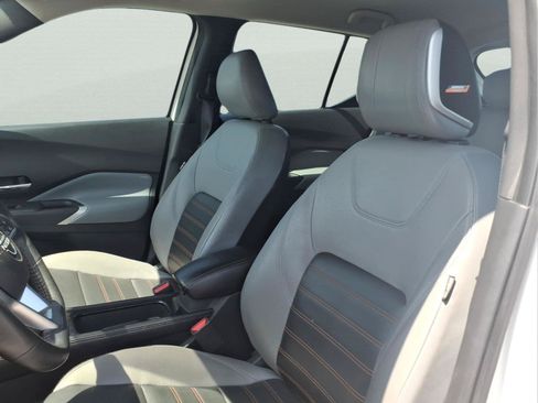Used 2023 Nissan Kicks SR w/ SR Premium Package FWD image 17