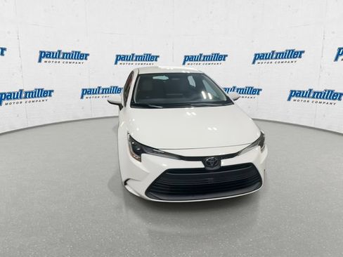 Used 2023 Toyota Corolla LE FWD image 3