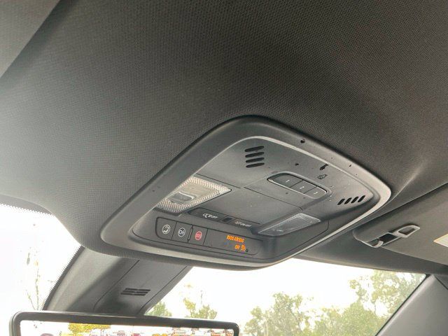 Used 2023 Chevrolet Traverse LT w/ LT Premium Package FWD image 30
