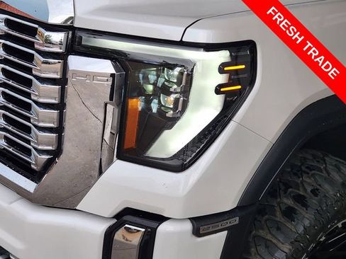Used 2024 GMC Sierra 2500 Denali w/ Denali Reserve Package AWD/4WD image 8