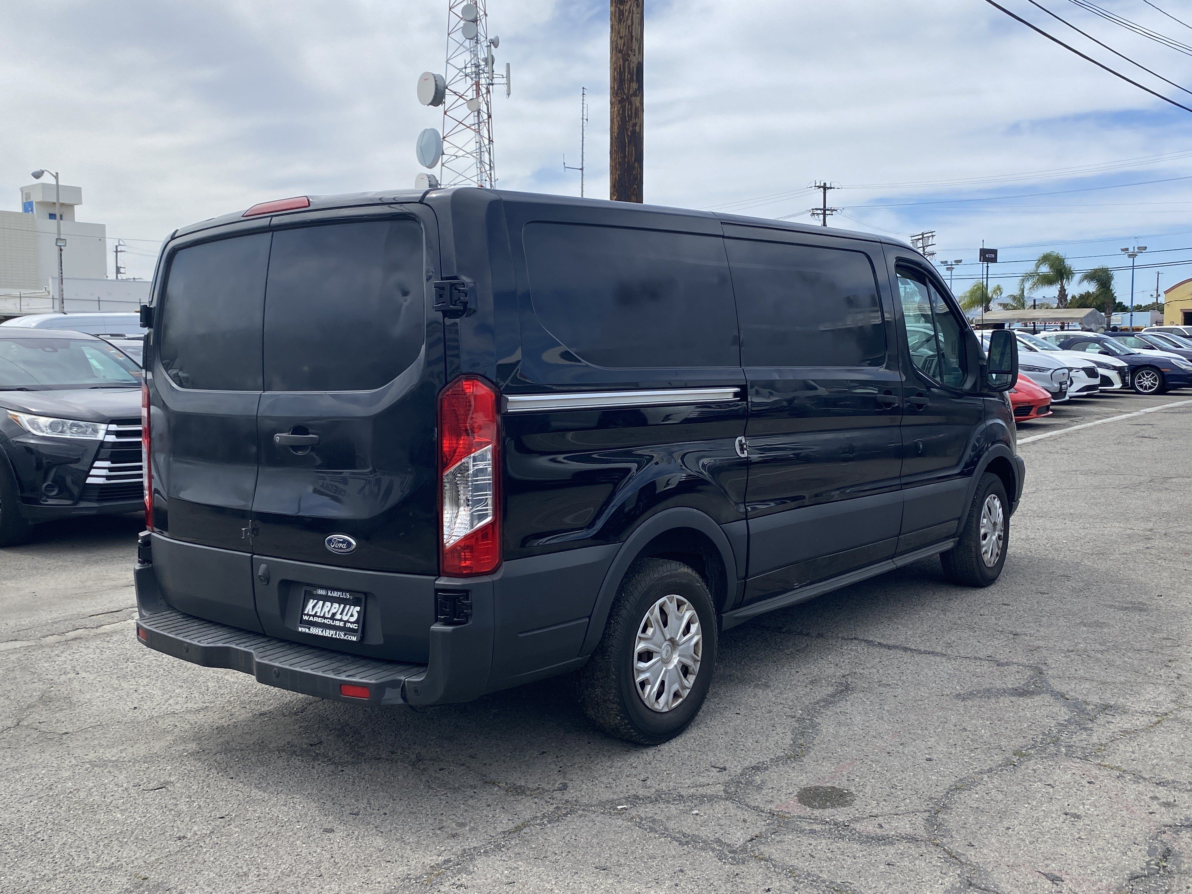 Used 2018 Ford Transit 150 130 Low Roof w/ Exterior Upgrade Package RWD image 9