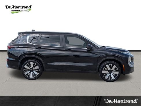 New 2025 Mitsubishi Outlander SE image 4