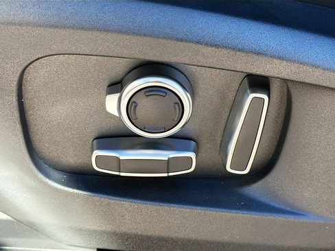 New 2026 Land Rover Defender 130 X-Dynamic SE image 27