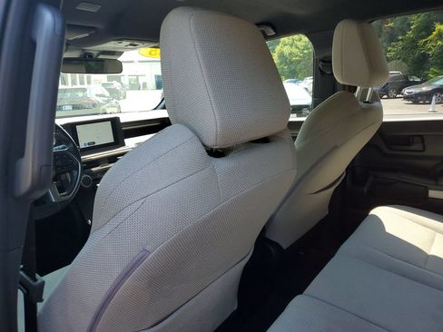 Used 2025 Toyota 4Runner SR5 AWD/4WD image 17