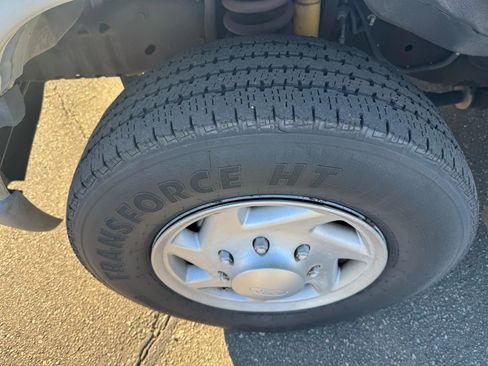 Used 2005 Ford E-350 and Econoline 350 XLT image 22