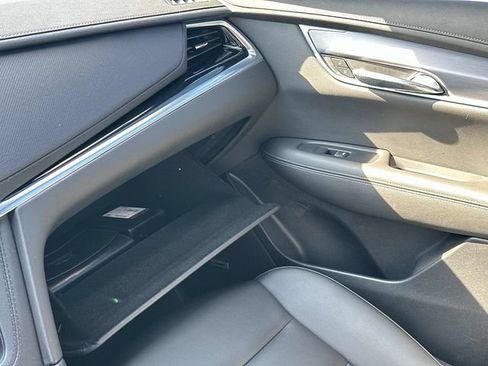 Certified 2024 Cadillac XT6 Luxury w/ LPO, Floor Liner Package AWD/4WD image 33