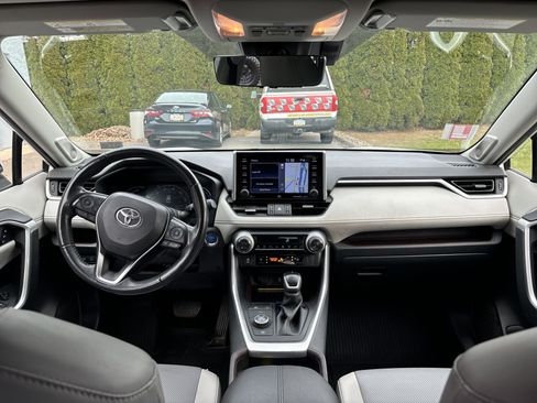 Used 2020 Toyota RAV4 Limited image 15