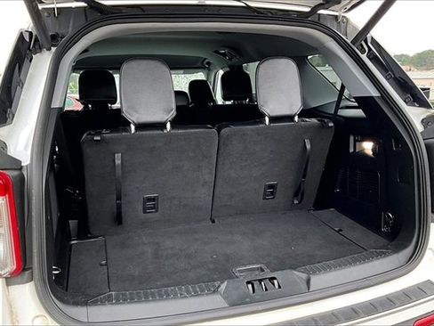 Used 2022 Ford Explorer Limited image 32