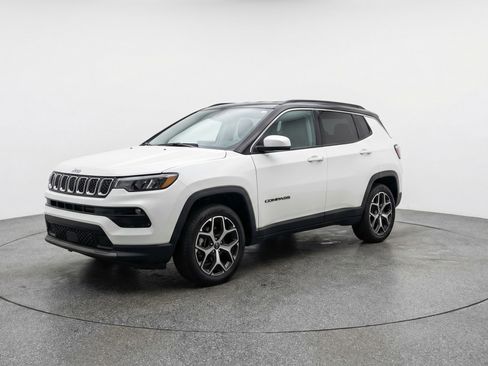 Used 2025 Jeep Compass Limited image 3