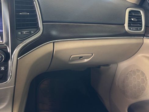 Used 2015 Jeep Grand Cherokee Limited w/ Luxury Group II image 15