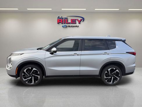 Used 2024 Mitsubishi Outlander SE AWD/4WD image 2