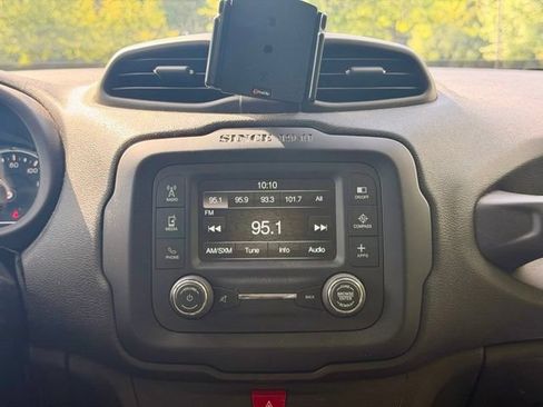 Used 2017 Jeep Renegade Latitude w/ Popular Equipment Group FWD image 22