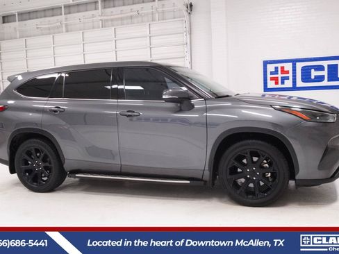 Used 2022 Toyota Highlander L FWD image 4