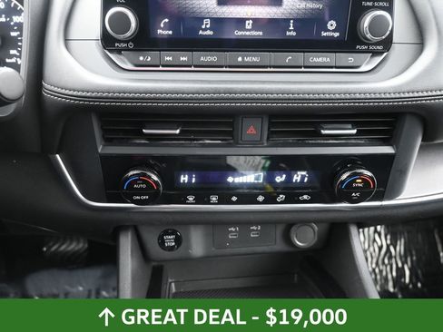 Used 2024 Nissan Rogue SV image 30