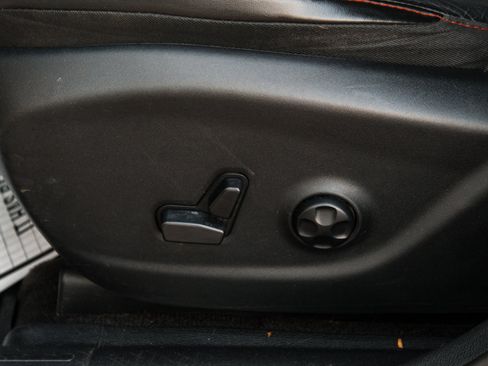 Used 2018 Jeep Cherokee Trailhawk AWD/4WD image 10