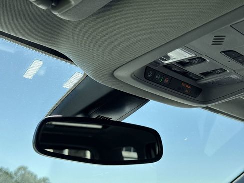 Used 2023 GMC Acadia SLT w/ Technology Package image 27