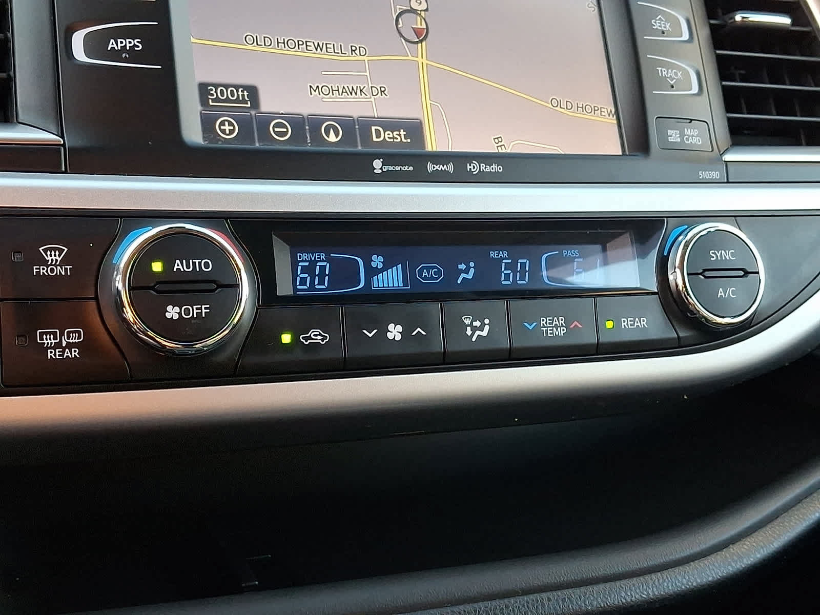 Used 2019 Toyota Highlander SE AWD/4WD image 20