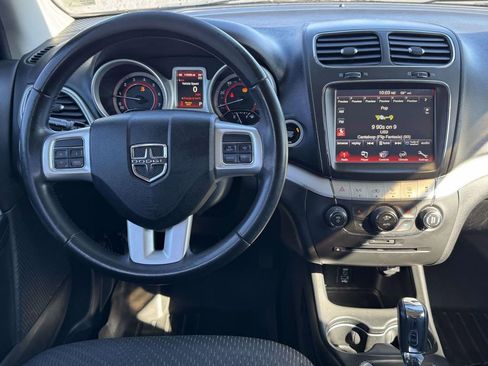 Used 2019 Dodge Journey SE w/ Premium Group image 16