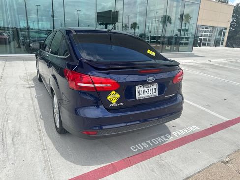 Used 2017 Ford Focus Titanium FWD image 9