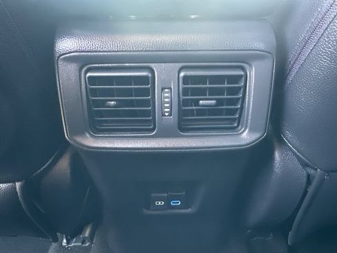 Used 2022 Toyota RAV4 XLE AWD/4WD image 19