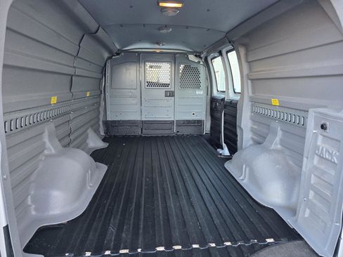 Used 2014 Chevrolet Express 1500 AWD image 21
