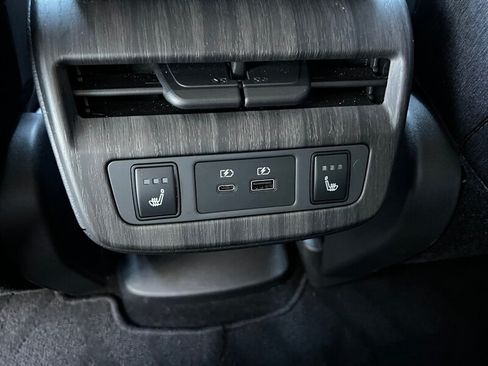 Used 2023 Nissan Ariya AWD image 19