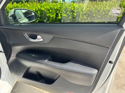 Used 2019 Kia Forte LXS FWD image 2
