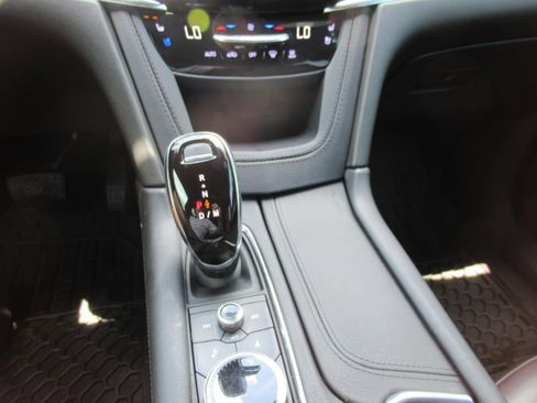 Used 2022 Cadillac XT6 Premium Luxury w/ Technology Package FWD image 26