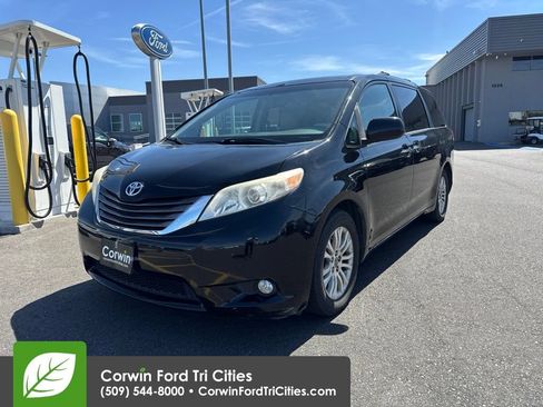 Used 2011 Toyota Sienna XLE w/ XLE Navigation Pkg FWD image 1