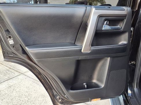 Used 2016 Toyota 4Runner Limited image 17