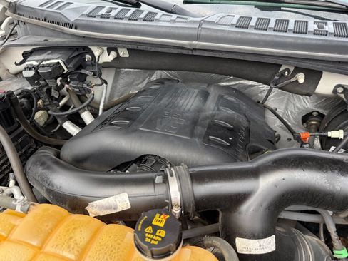 Used 2015 Ford F150 Lariat w/ Equipment Group 502A Luxury AWD/4WD image 42