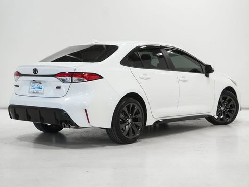 Used 2025 Toyota Corolla SE w/ SE Premium Package image 5