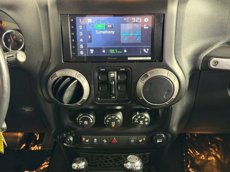 Used 2018 Jeep Wrangler Unlimited Rubicon w/ Connectivity Group AWD/4WD image 64