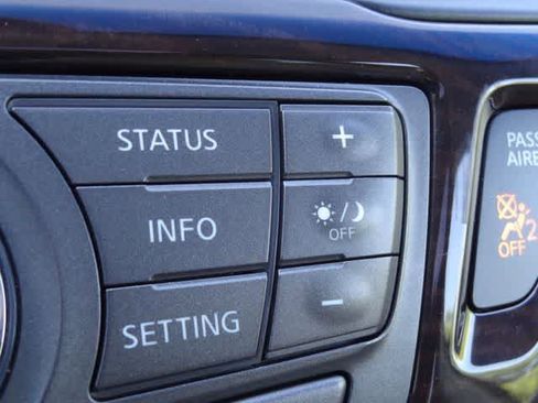 Used 2014 Nissan Pathfinder Platinum w/ Platinum Premium Package FWD image 38