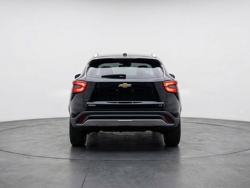 Used 2025 Chevrolet Trax LT FWD image 7